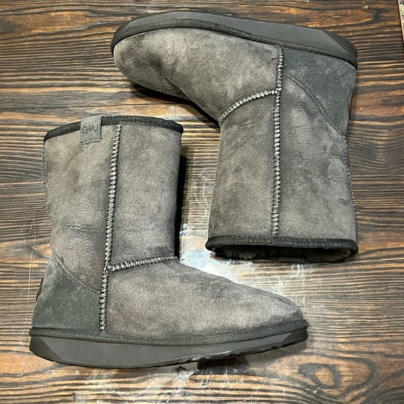 Emu Shoes - Sz 8 Ladies $155 EMU sheepskin leather Sherpa boots Made in Australia